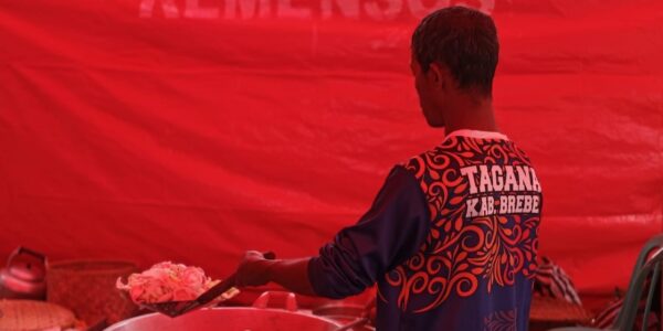 Tanah Bergerak Landa Brebes, Kemensos Salurkan Bantuan dan Dirikan Dapur Umum