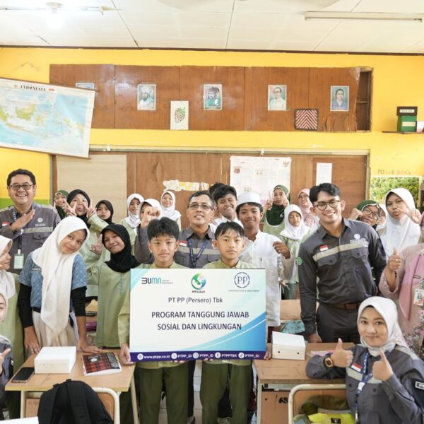 Semangat Hardiknas 2025, PTPP Dorong Gizi dan Pendidikan Lewat Program “Bekal PPintar” Semangat Hardiknas 2025, PTPP Dorong Gizi dan Pendidikan Lewat Program “Bekal PPintar”